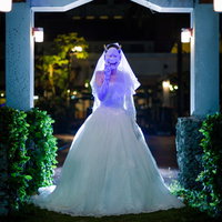 ウェディングドレス姿で激怒する鬼嫁、破局寸前の結婚式トラブルの写真