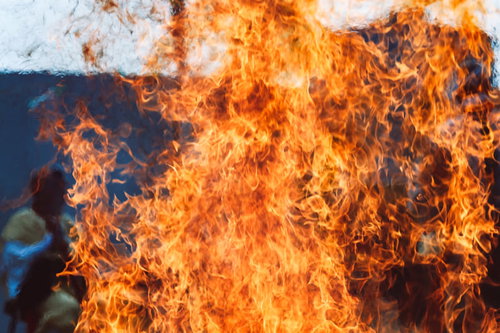 門戸厄神の火炎の揺らぎと陽炎 燃え上がる炎のエネルギー