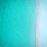 宮古島の白い砂浜と澄んだ海を真上から撮影の写真