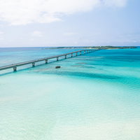 宮古島・池間大橋と南国の海（空撮）の写真