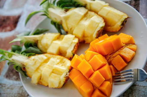 カットされたマンゴーデザート