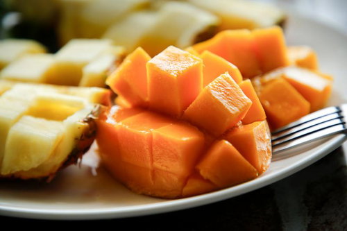 宮古島マンゴーのダイスカット