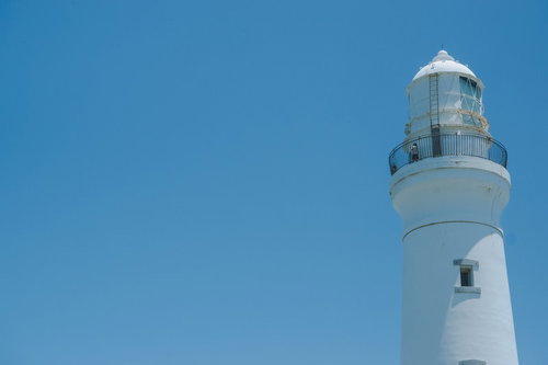 青空に映える犬吠埘灯台