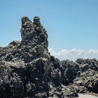 千葉県銚子市の海岸にそびえ立つ犬岩と屏風ヶ浦の絶景の写真
