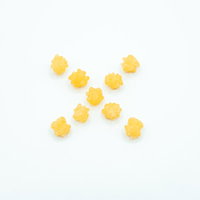 オレンジ色の金平糖でバツ印を作った和菓子の創作の写真