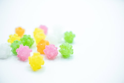 色とりどりのカラフルなこんぺいとう、和菓子の金平糖