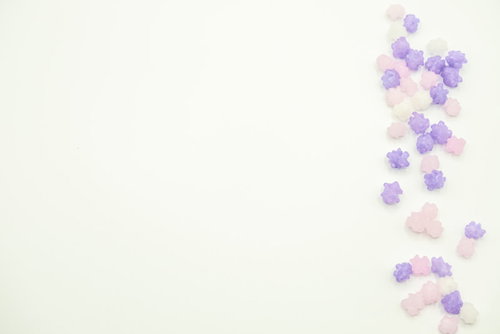 藤色系の金平糖（こんぺいとう）の写真