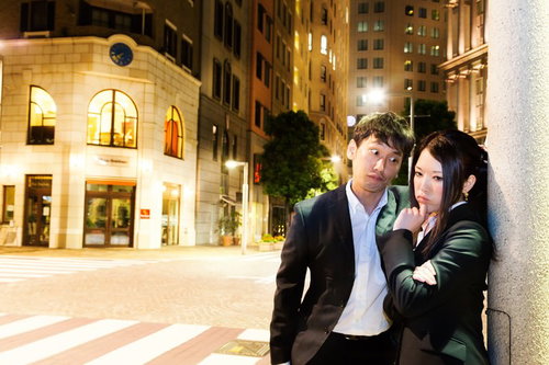 デート中不機嫌になった彼女に詰め寄るダメンズ