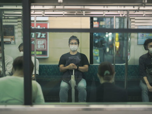 降りるはずの駅を間違えたドイツ人ハーフ男性