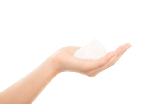 手のひらにのせた泡クレンジング洗顔料の泡