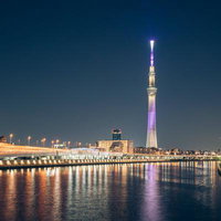 汐入公園からの隅田川を映すスカイツリー夜景の写真