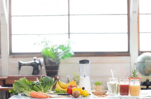 ジューサーで作るスムージーと緑黄色野菜の準備