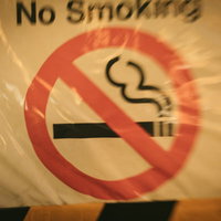 ここは禁煙エリアっつてんだろ、No Smokingマークの写真