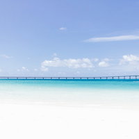 宮古島と伊良部島を結ぶ「伊良部大橋」の写真