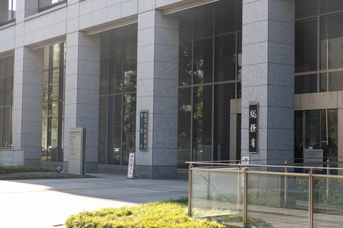 総務省と警察庁と国家公安委員会の正面玄関入口