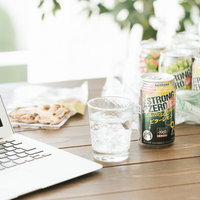 IT系の飲み会でよくある光景、ストロングゼロと打ち上げの写真