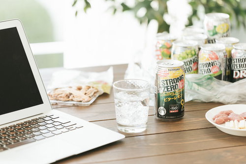 IT系の飲み会でよくある光景、ストロングゼロと打ち上げ