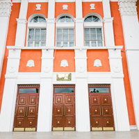 モンゴル国家オペラ・バレエ劇場の正面玄関の写真