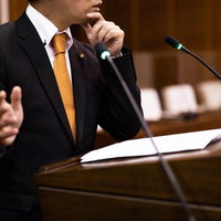 同じ説明を繰り返しても、理解できない展開が続く市議会の議論の写真