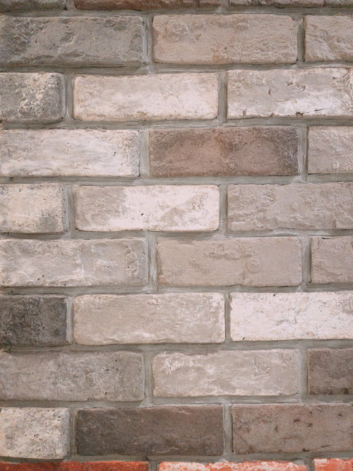 表面がボコボコしたレンガ壁の凹凸テクスチャ