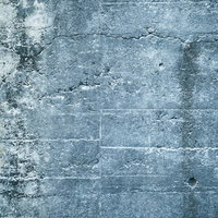 白い筋が残るグレーのコンクリート壁のテクスチャの写真