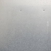 細かい傷が残るグレースチール金属壁のテクスチャーの写真