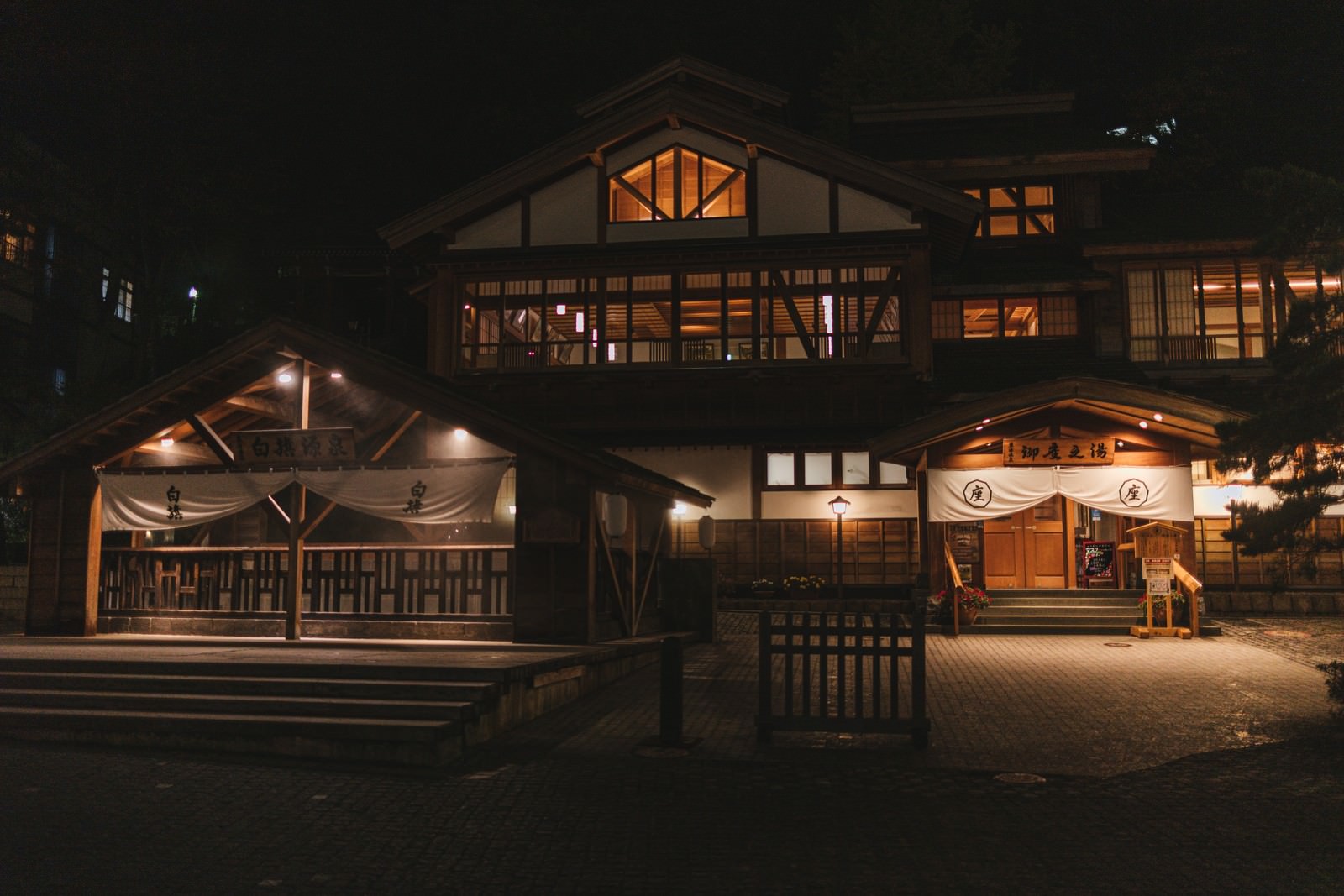 夜の草津温泉・白旗源泉と御座之湯