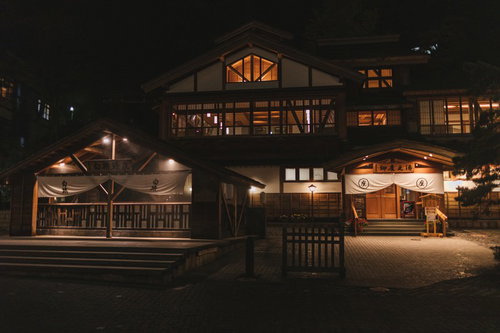 草津温泉の白旗源泉と御座之湯（夜景）
