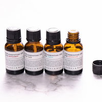 白いラベル付きの琥珀色エッセンシャルオイルシリーズの写真