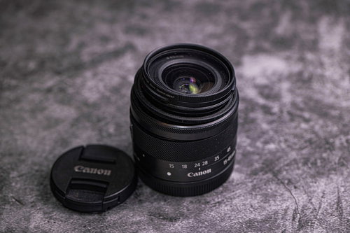 落下して曲がってしまったキャノンのレンズ