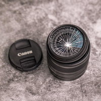 レンズフィルターごとに異なるヒビの入ったレンズの写真