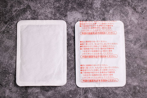 張るタイプのホッカイロと使用方法の説明書