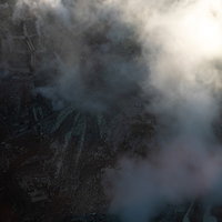 大涌谷で立ち上る白い噴煙とガス 箱根火山の地熱活動の写真