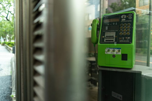 昭和の緑色公衆電話ボックス｜懐かしいレトロ街角風景