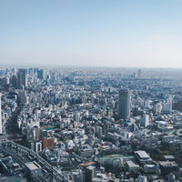 霞む空と東京の街並み、渋谷スクランブルスクエアからの眺望の写真