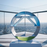 渋谷スクランブルスクエアの展望台に設置された円形のオブジェの写真