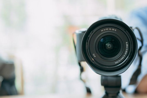 ソニー FE4/PZ 16-35G の標準ズームレンズ