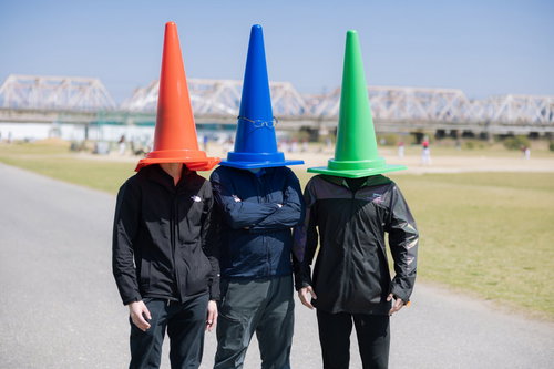 カラーコーン部長に呼び出された社員たちの集合