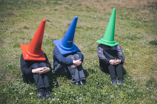 反省中の三角コーン三兄弟