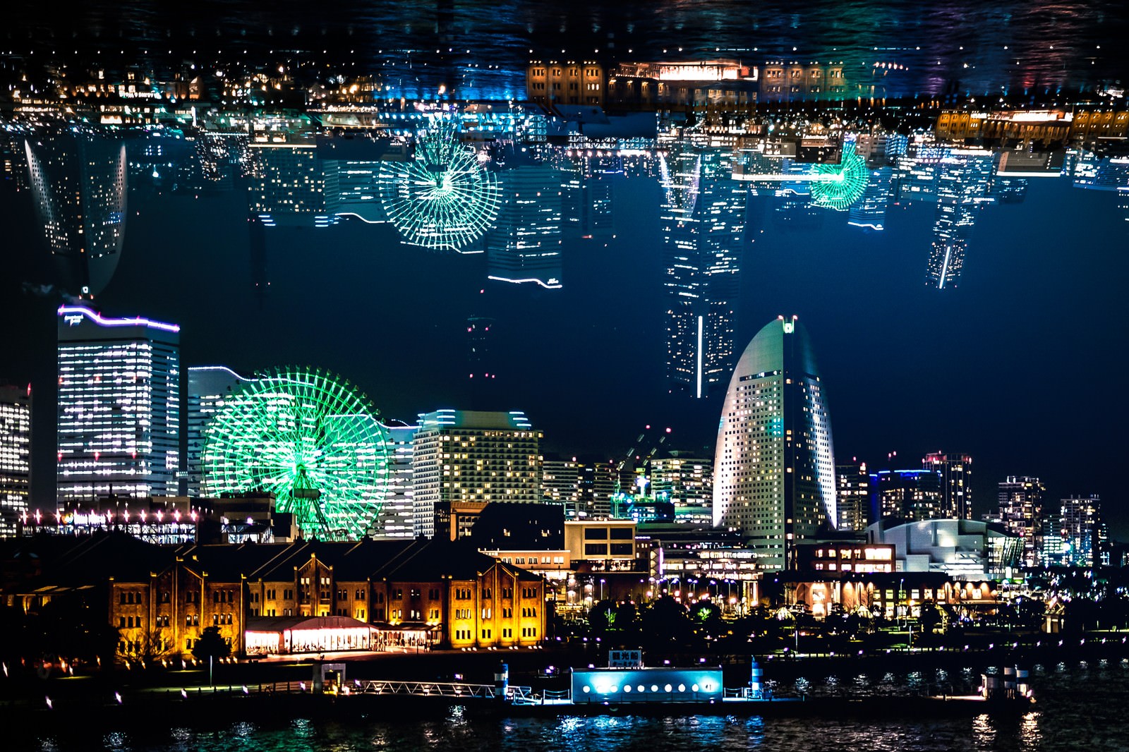 横浜みなとみらいの夜景に光のデジタルアートを重ねたフォトモンタージュ