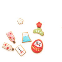 だるまや羽子板をモチーフにしたお正月のアイシングクッキーの写真