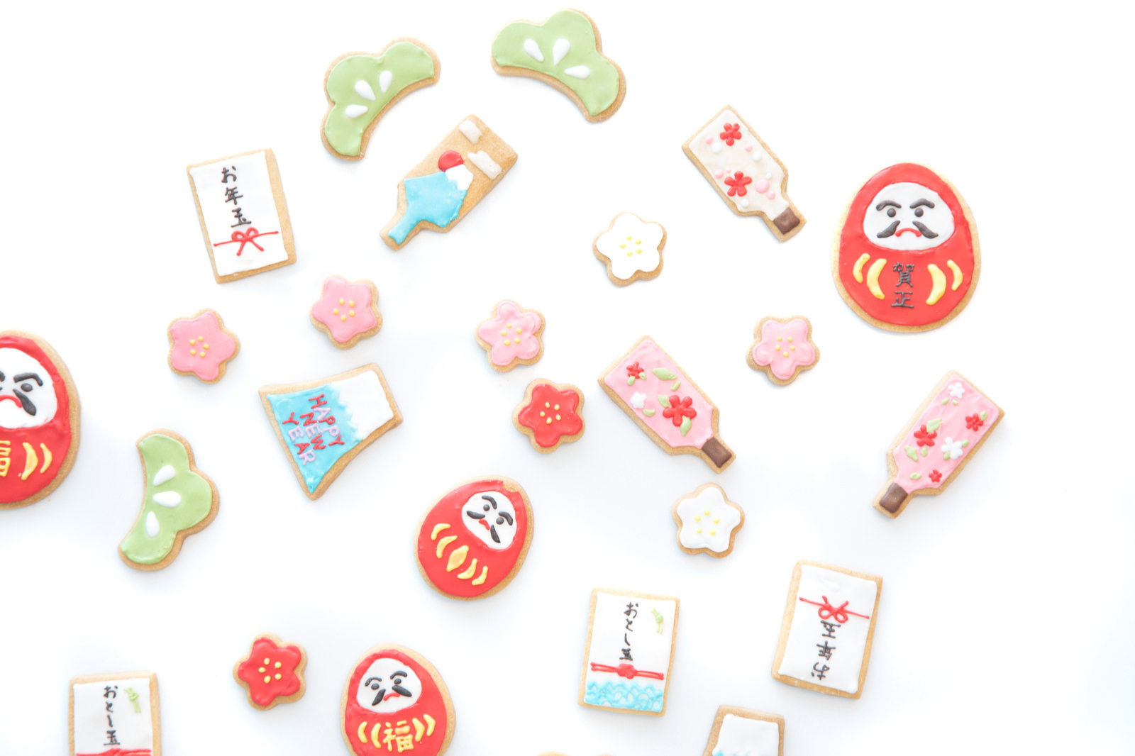 お正月をテーマにしただるまや羽子板、お年玉袋のアイシングクッキー