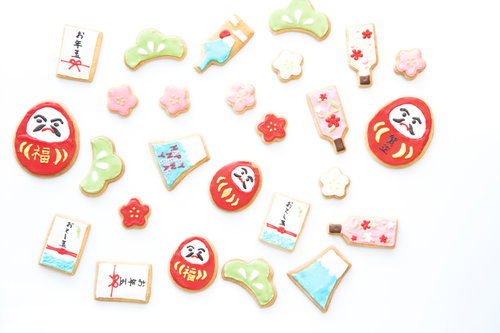 お正月に関連した小さなアイシングクッキー