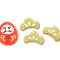 賀正のだるまのアイシングクッキー白と赤の正月和菓子の写真