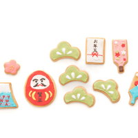 迎春正月のアイシングクッキー、だるまや羽子板のモチーフの写真