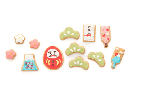 迎春正月のアイシングクッキー、だるまや羽子板のモチーフ