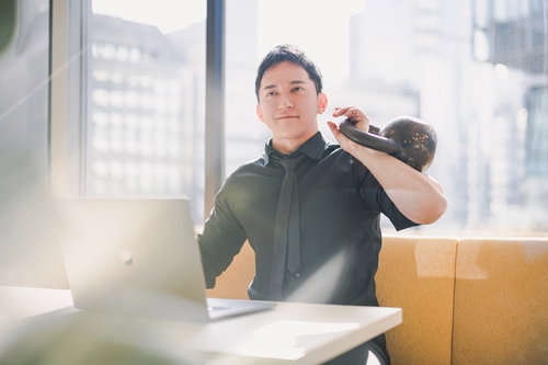 ケトルベルも担いだし準備よし！