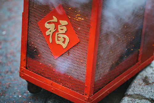 福と書かれた爆竹箱、横浜中華街の春節装飾