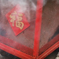 煙が漂う春節の爆竹、横浜中華街の新春風景の写真