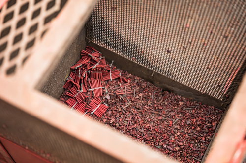 横浜中華街の春節祭で使われた大量の赤い爆竹